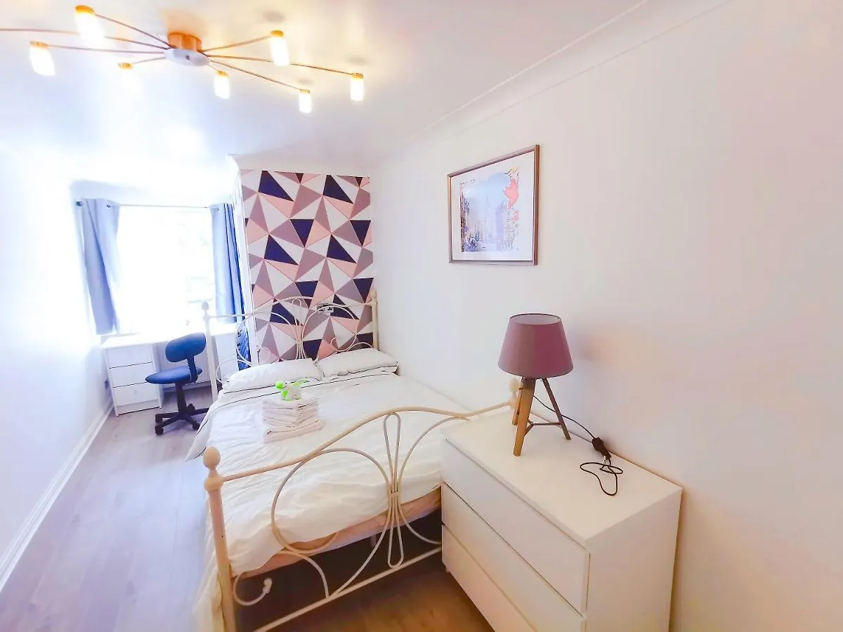 Modern And Spacious Double&King Bedrooms Both With Private Bathrooms Edinburgh Velká Británie