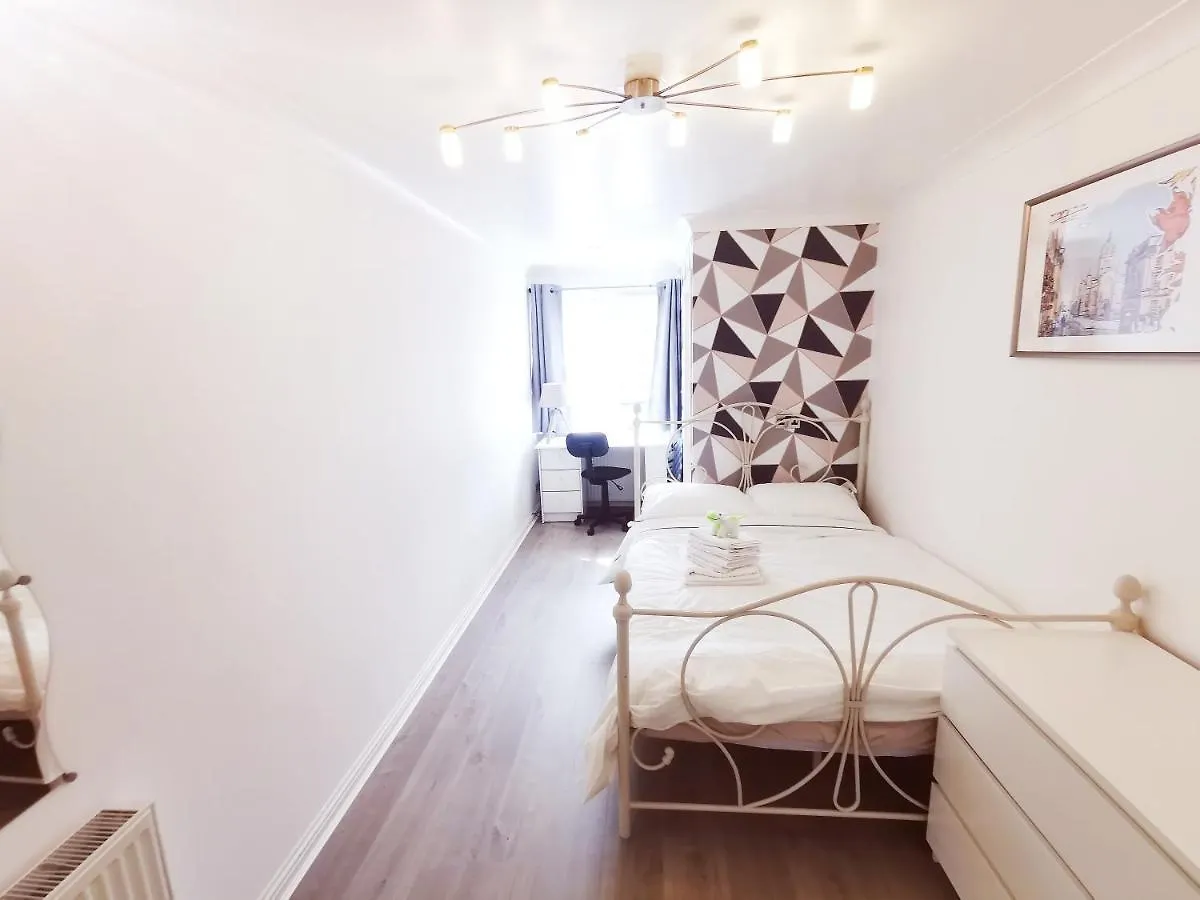 Modern And Spacious Double&King Bedrooms Both With Private Bathrooms Edinburgh Ubytování v soukromí