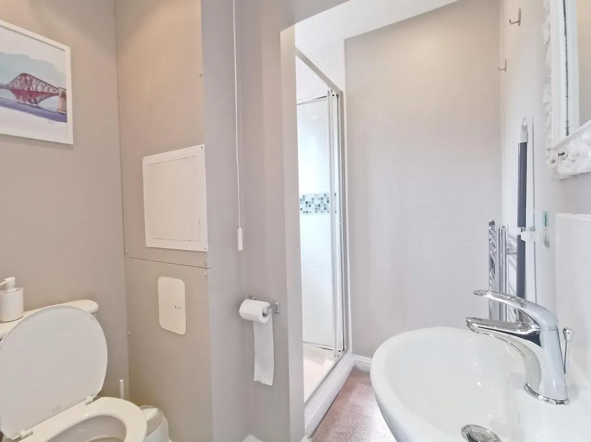 Modern And Spacious Double&King Bedrooms Both With Private Bathrooms Edinburgh Ubytování v soukromí