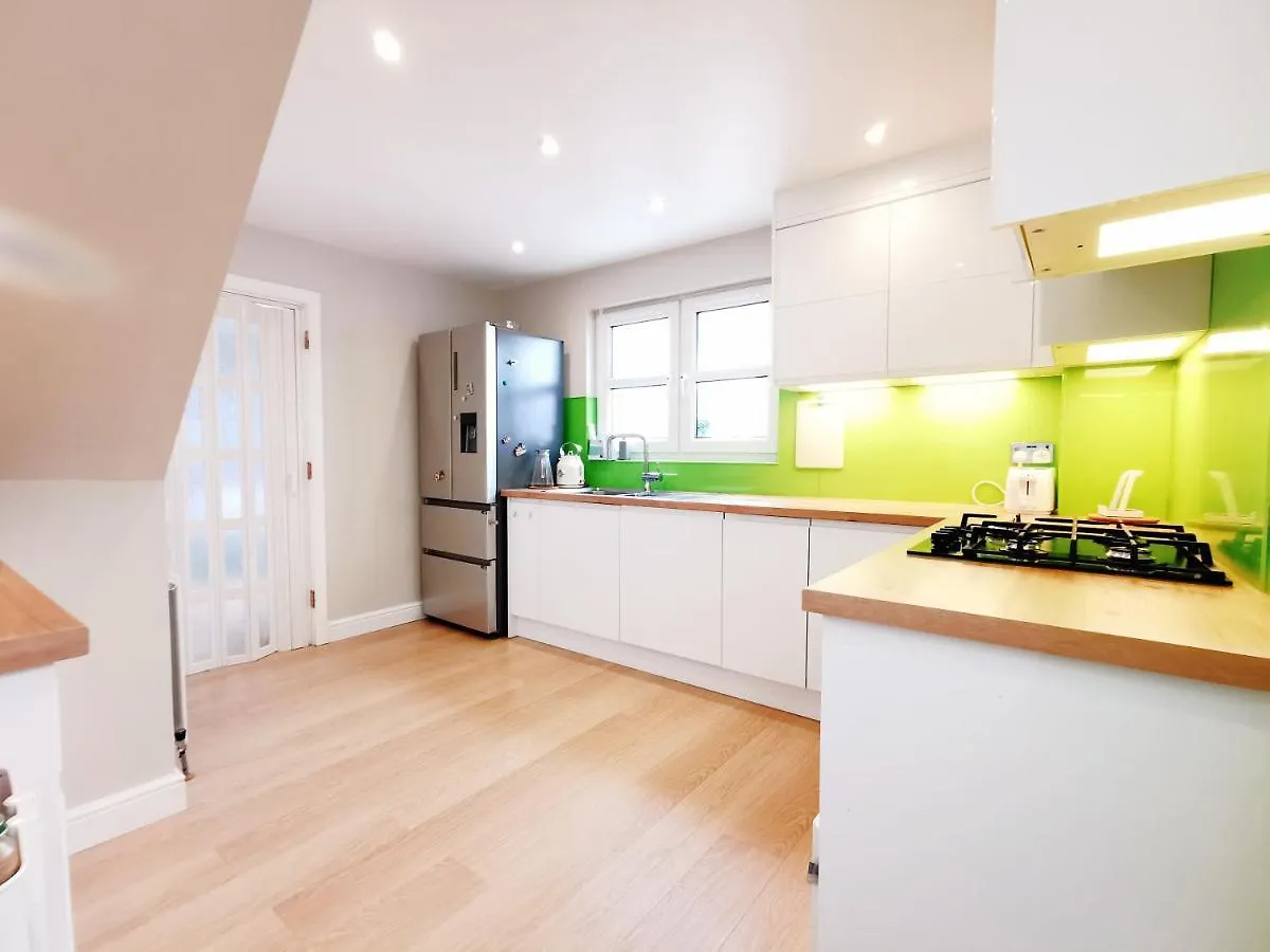 Modern And Spacious Double&King Bedrooms Both With Private Bathrooms Edinburgh
