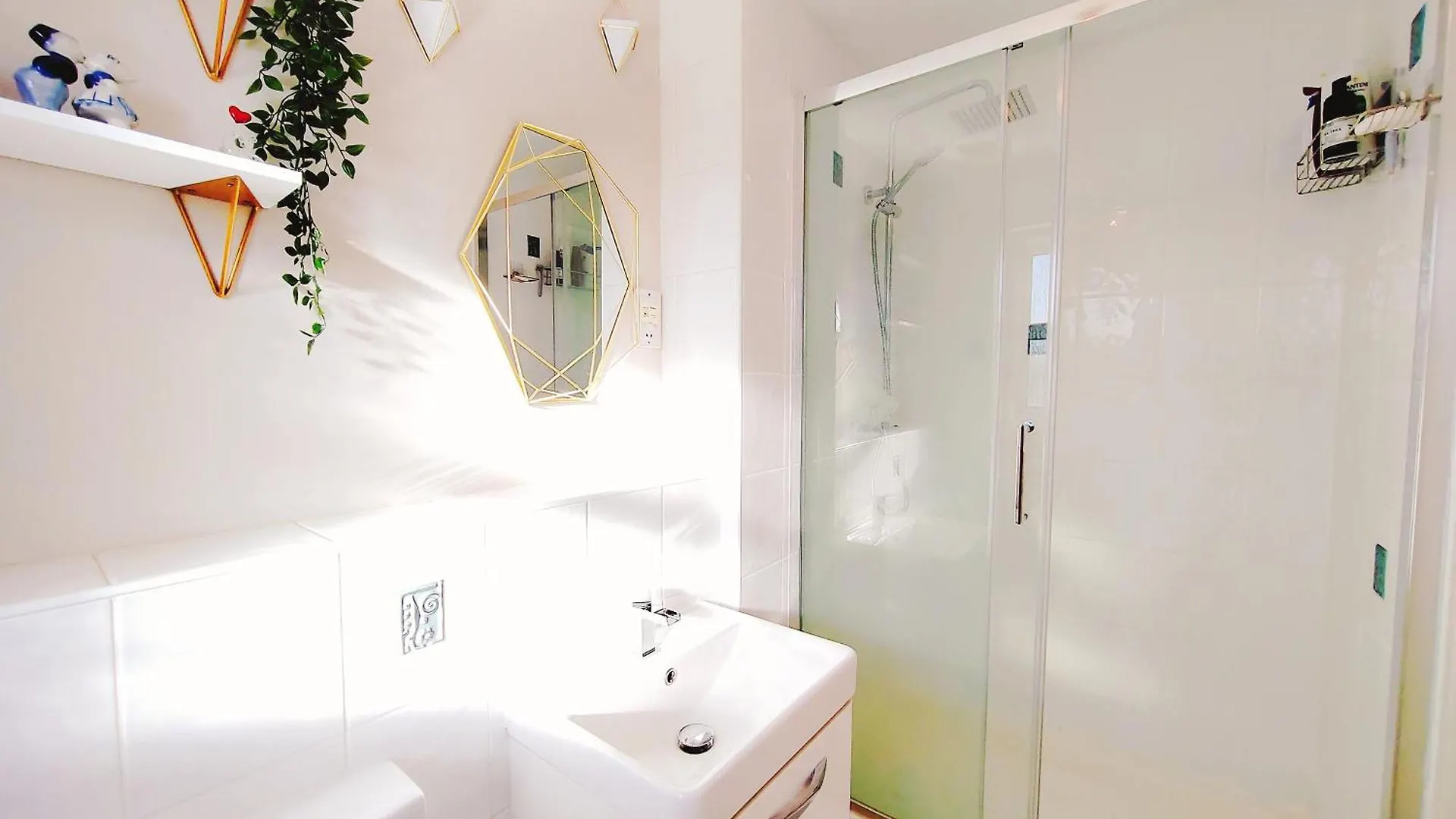 Modern And Spacious Double&King Bedrooms Both With Private Bathrooms Edinburgh 0*,  Velká Británie